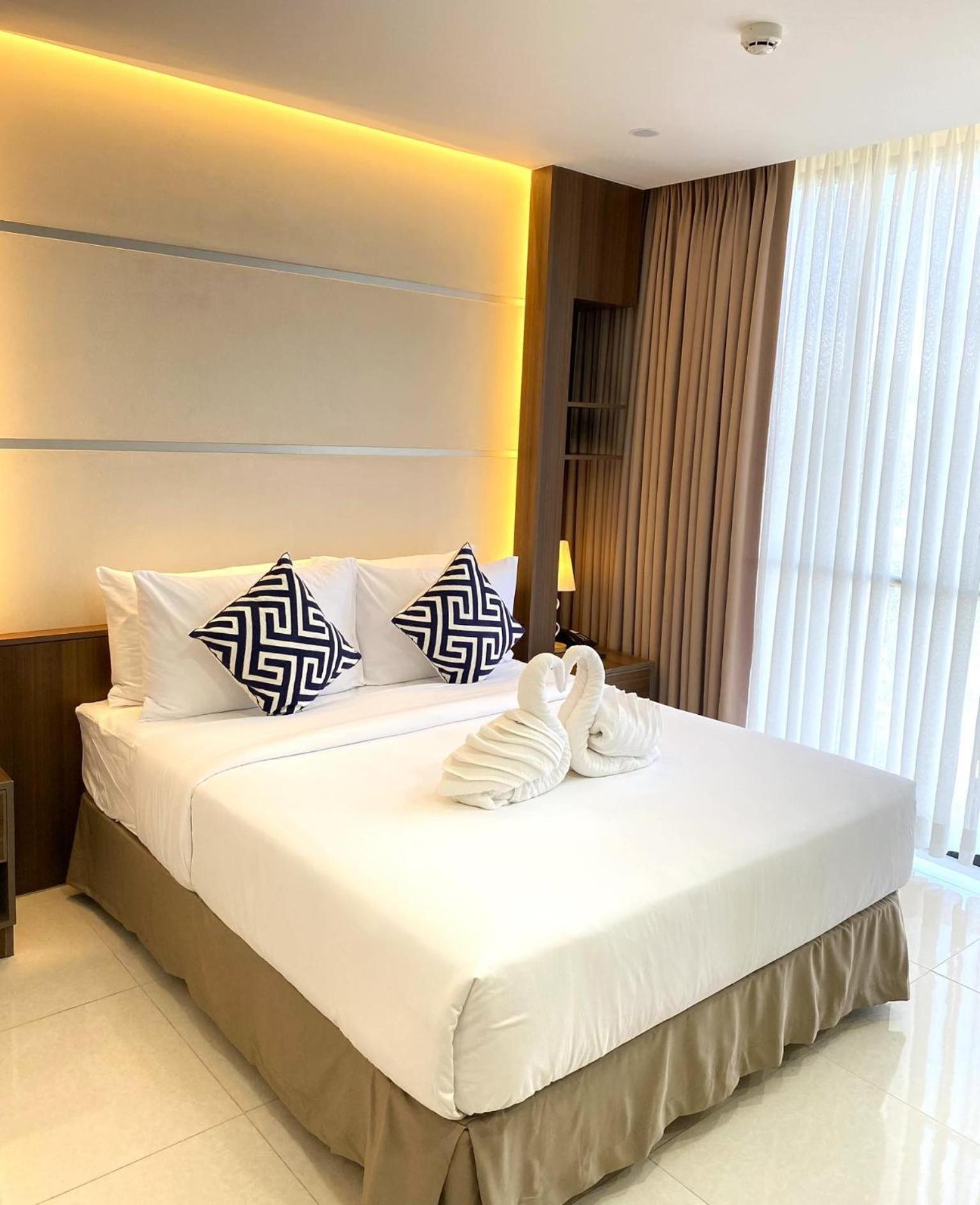 Dccco Hotel Dumaguete City Esterno foto