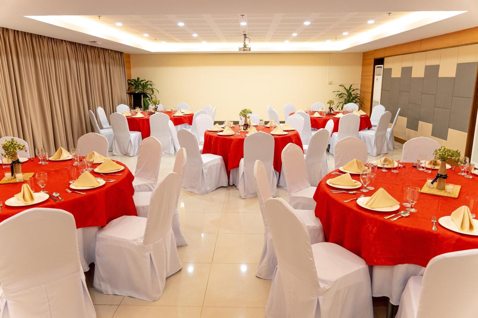 Dccco Hotel Dumaguete City Esterno foto